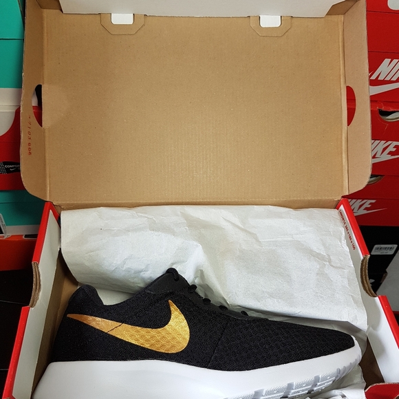 NIKE TANJUN FASHION PREMIUM BLACK/GOLD WOMEN'S US SIZE 7 BRAND NEW IN BOX - Picture 3 of 8